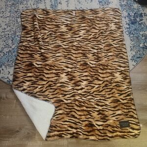 NWT Victoria's Secret Animal Print Throw Blanket